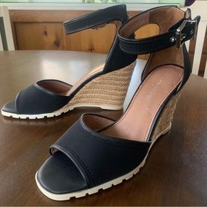 NEW DONALD J PLINER BROOK WEDGE SANDAL SIZE 9